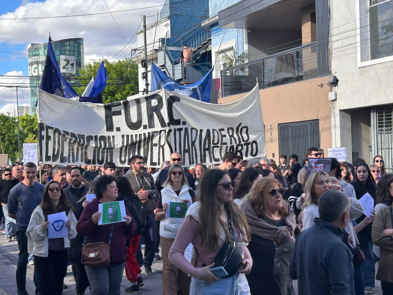 MARCHA (25)