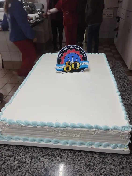 TORTA 80 AÑOS (2)