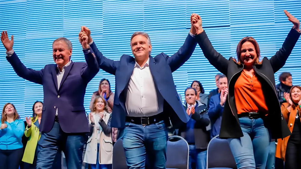 cierre-llaryora (1)