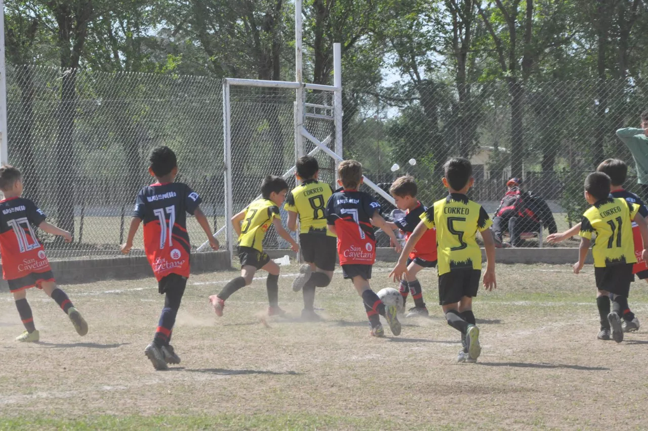 Centro Social Las Higueras Correos y Telecomunicaciones Deportivo Municipal Adela María (58)