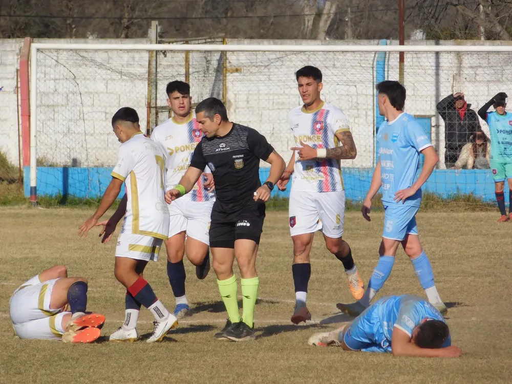 Centro Social vs Deportivo Municipal Adelia María  (12)