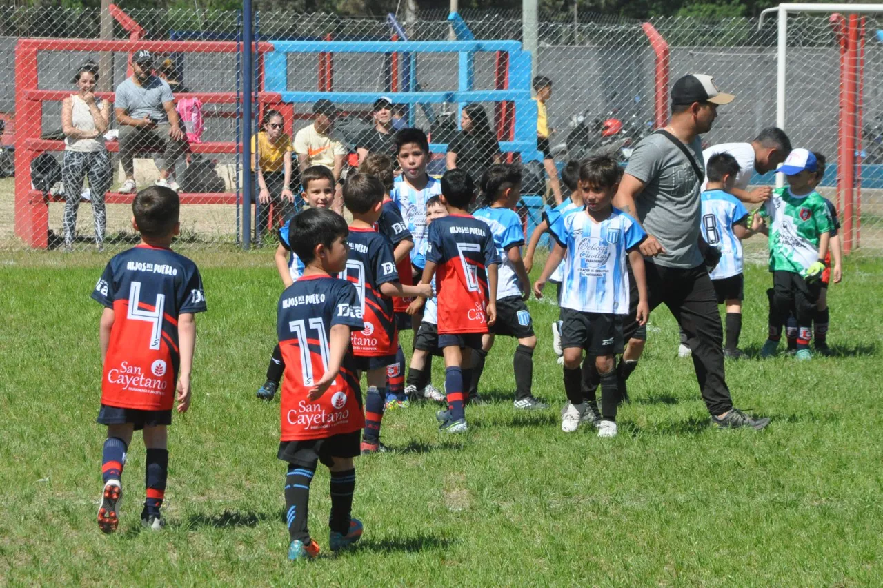 Centro Social vs Alberdi B vs San Cayetano (192)