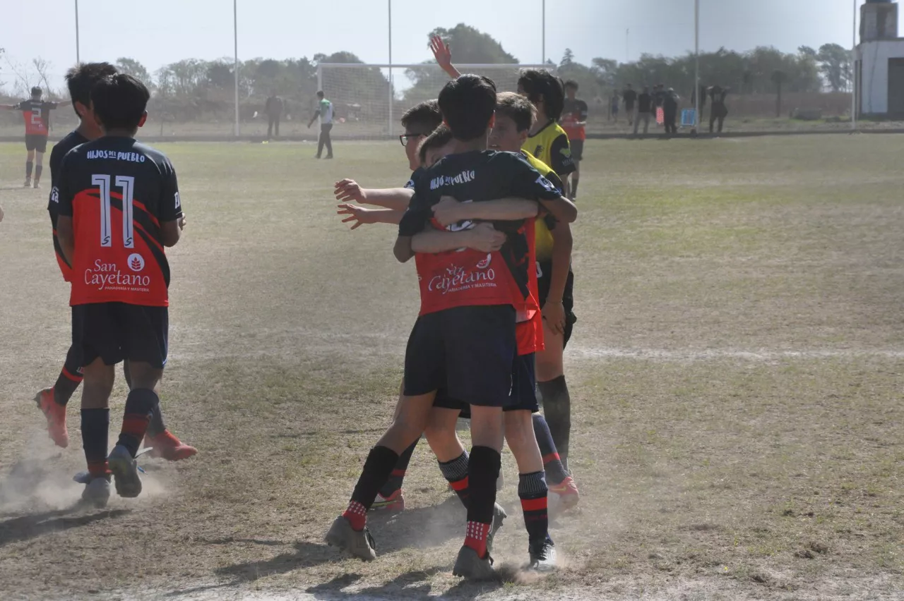 Centro Social Las Higueras Correos y Telecomunicaciones Deportivo Municipal Adela María (79)