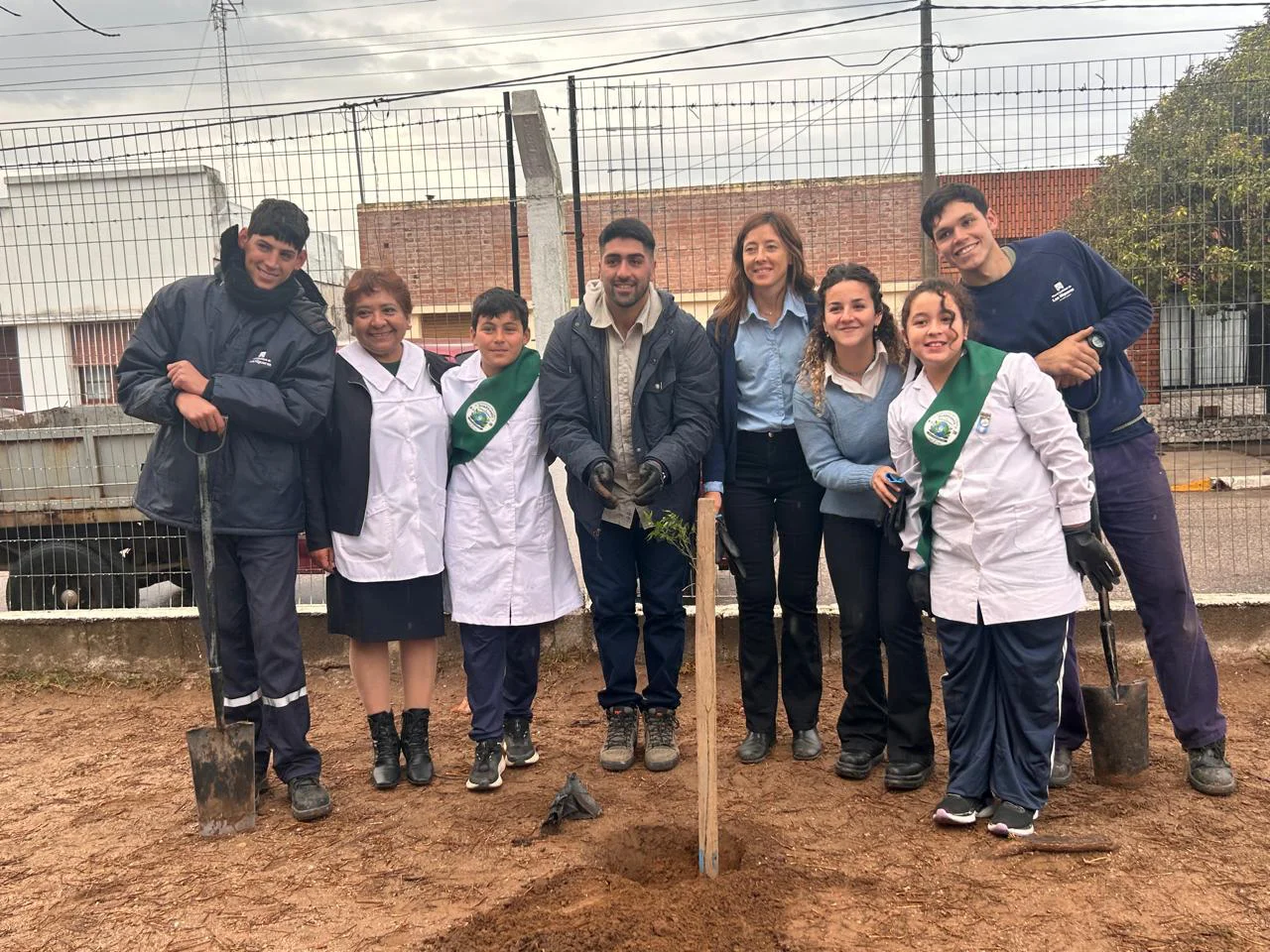 GUARDIANES DEL MEDIO AMBIENTE  ACTO  (6)