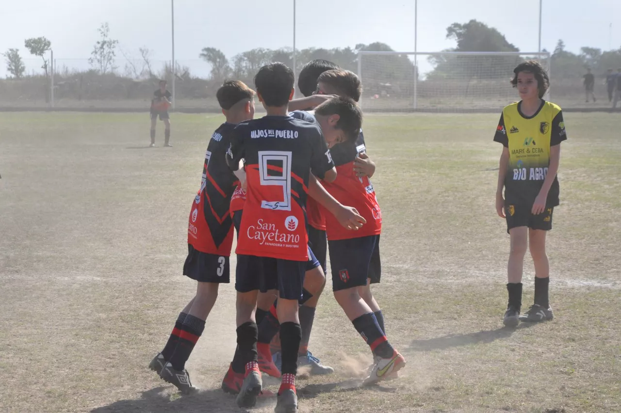 Centro Social Las Higueras Correos y Telecomunicaciones Deportivo Municipal Adela María (80)