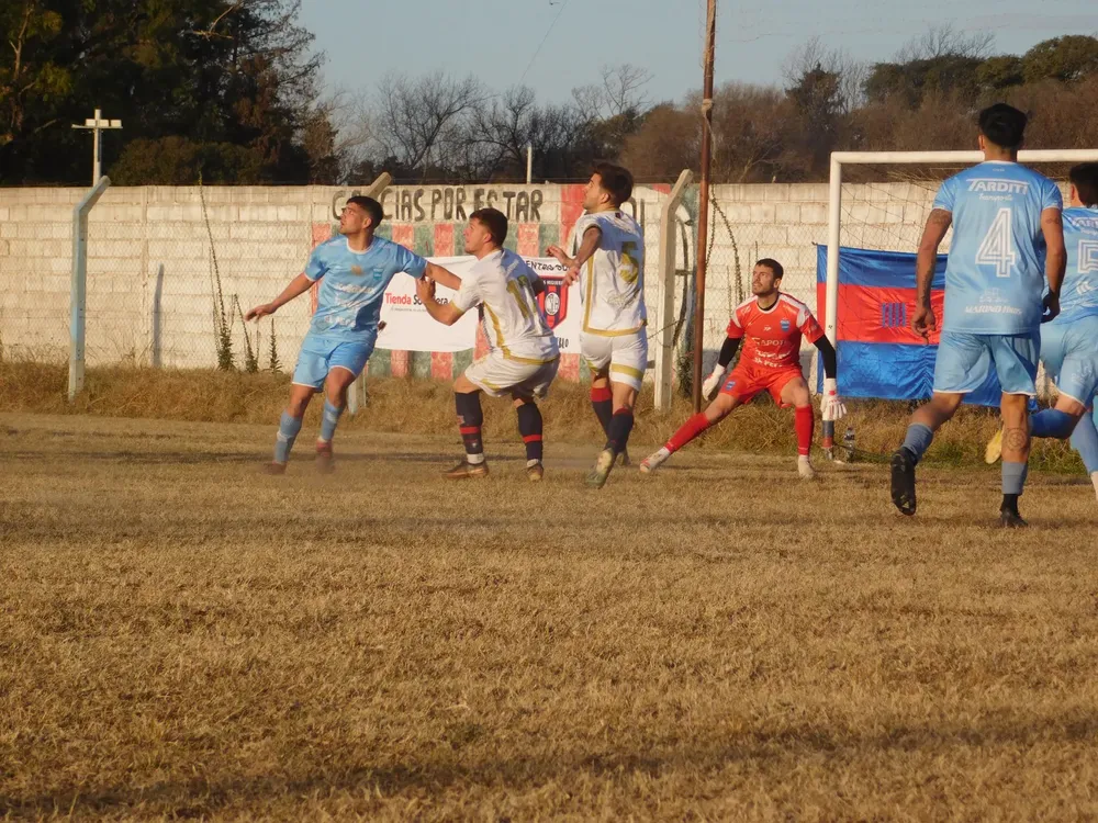 Centro Social vs Deportivo Municipal Adelia María  (6)