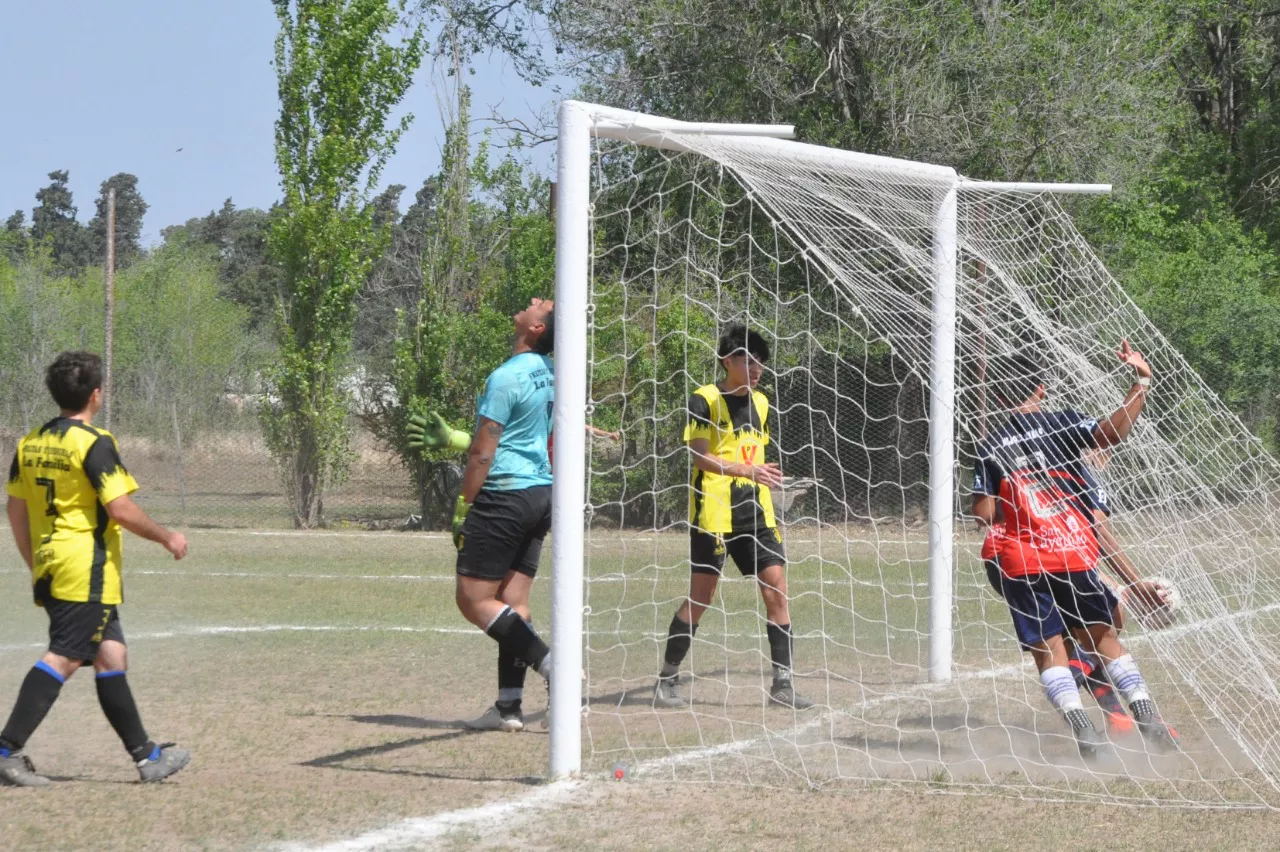 Centro Social Las Higueras Correos y Telecomunicaciones Deportivo Municipal Adela María (24)