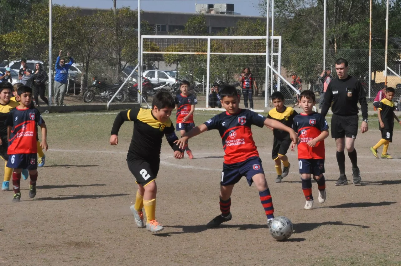 Centro Social Las Higueras Correos y Telecomunicaciones Deportivo Municipal Adela María (74)