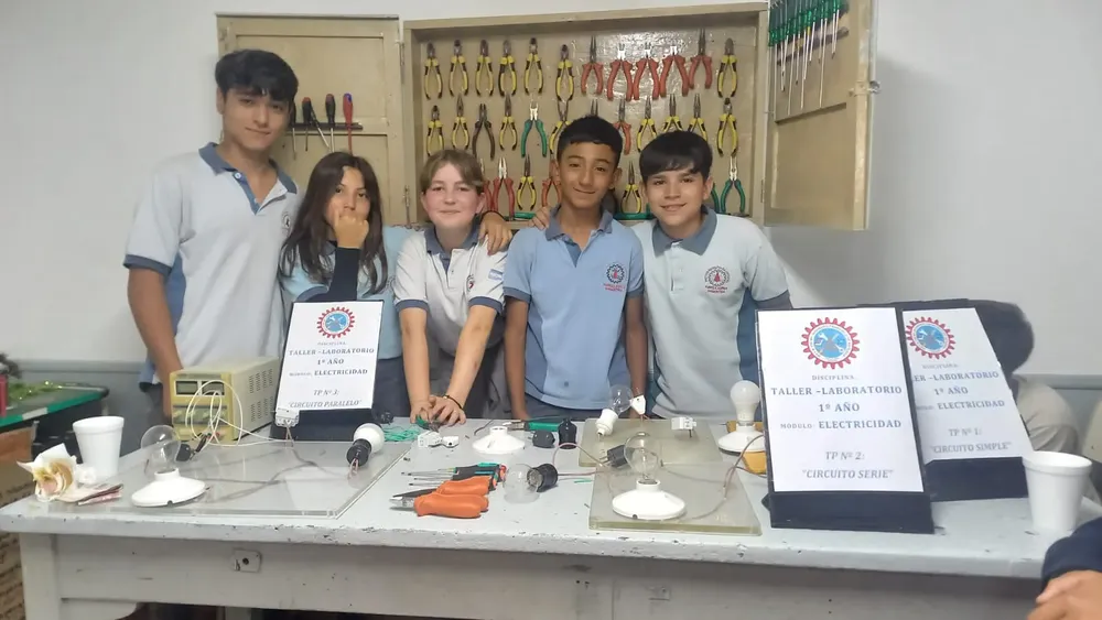 MUESTRA EDUCATIVA (12)