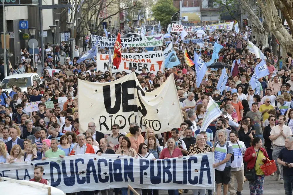 marcha-en-defensa-de-lo-publico-13-1536x1023