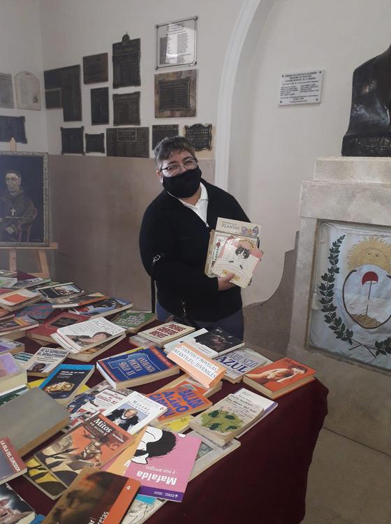 SUELTA DE LIBROS (2)