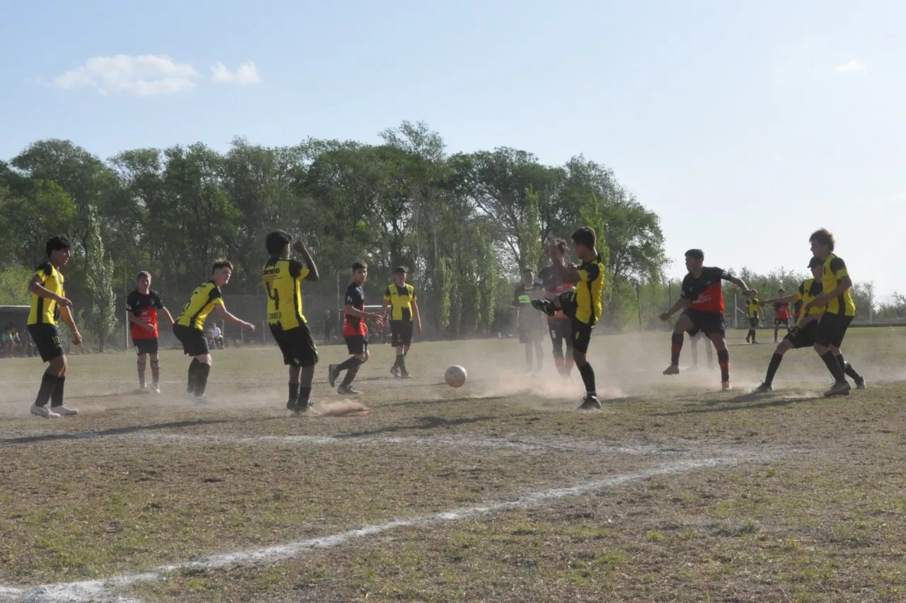 Centro Social Las Higueras Correos y Telecomunicaciones Deportivo Municipal Adela María (101)
