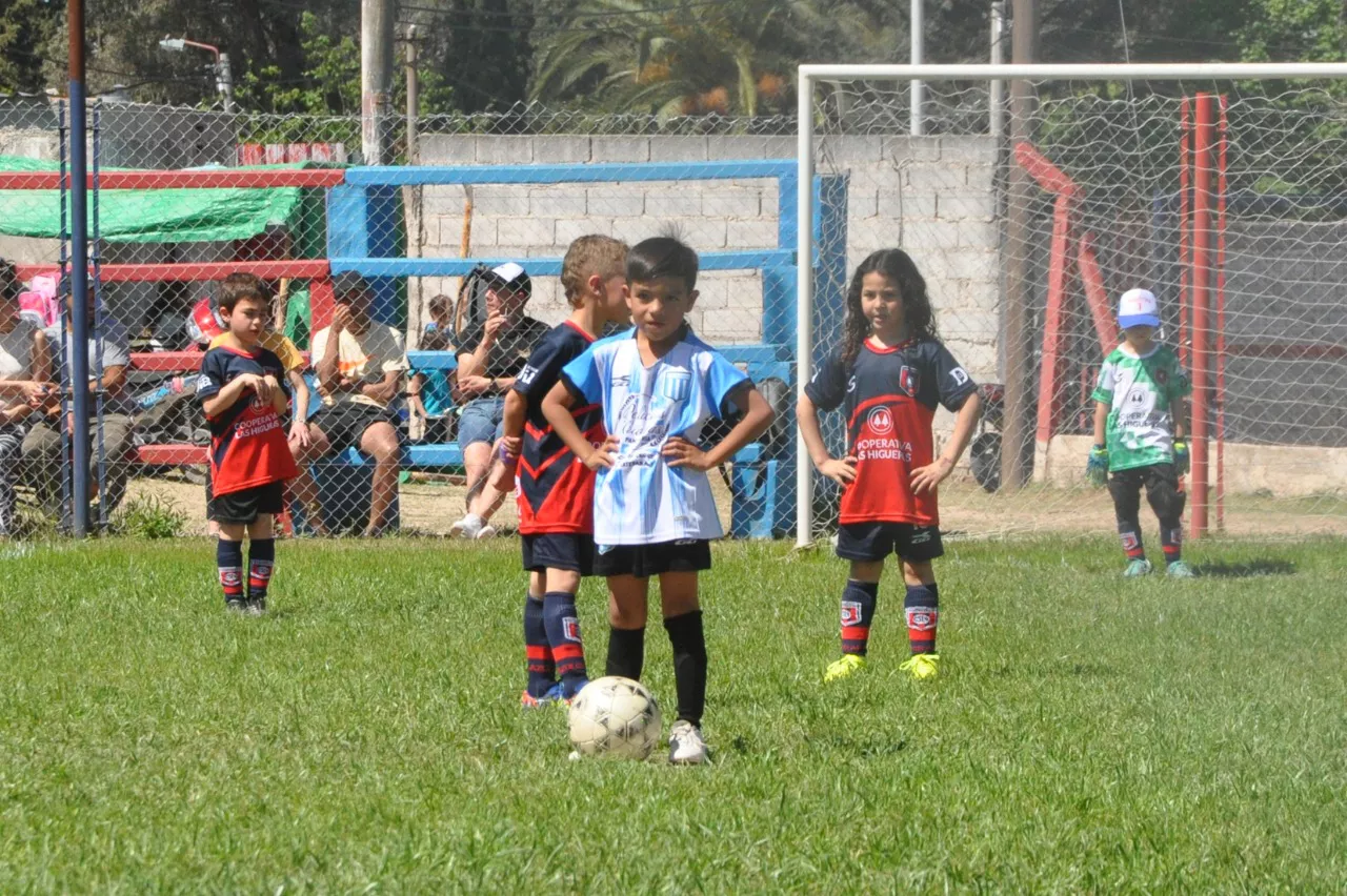Centro Social vs Alberdi B vs San Cayetano (166)