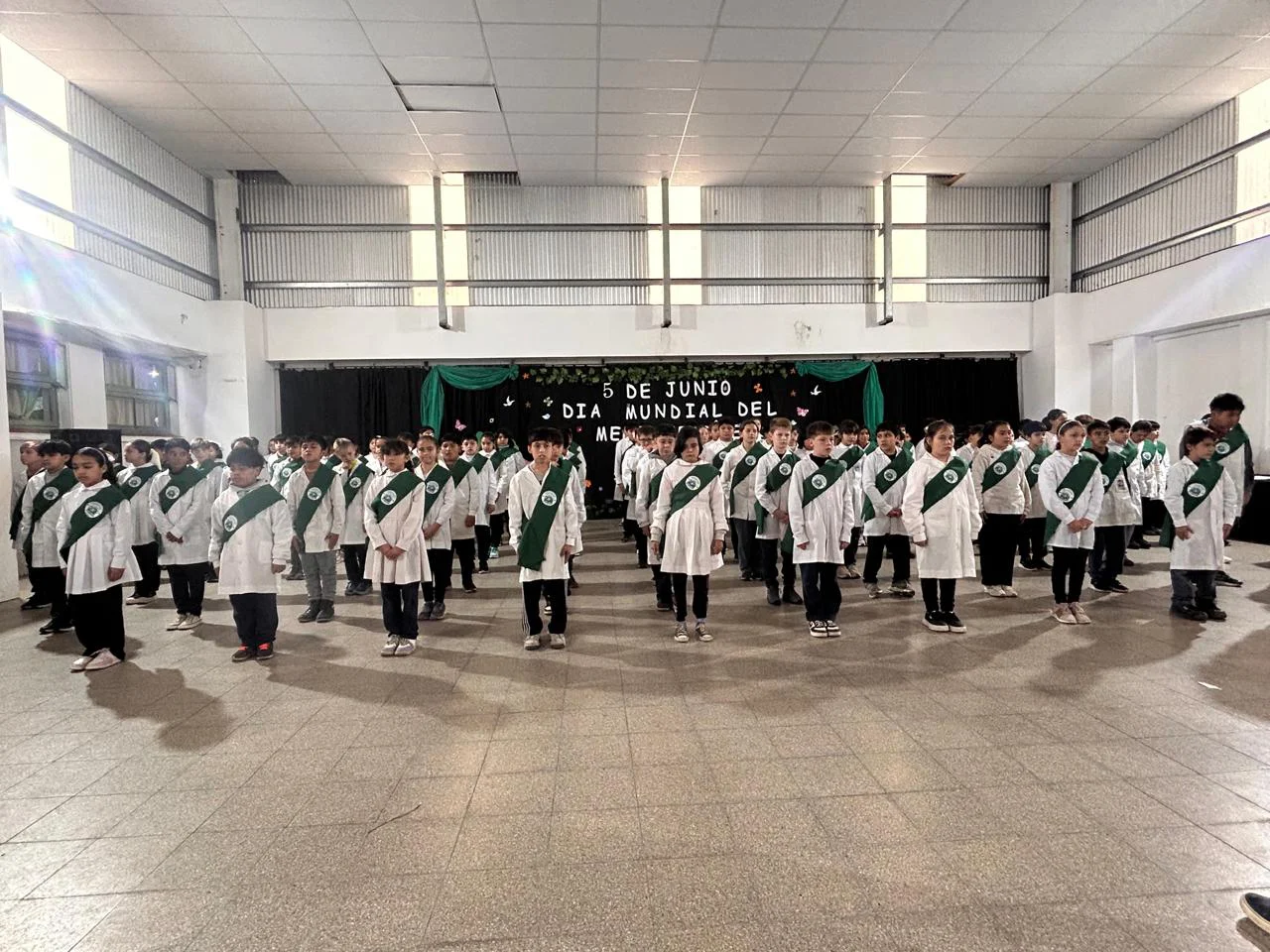 GUARDIANES DEL MEDIO AMBIENTE  ACTO  (2)