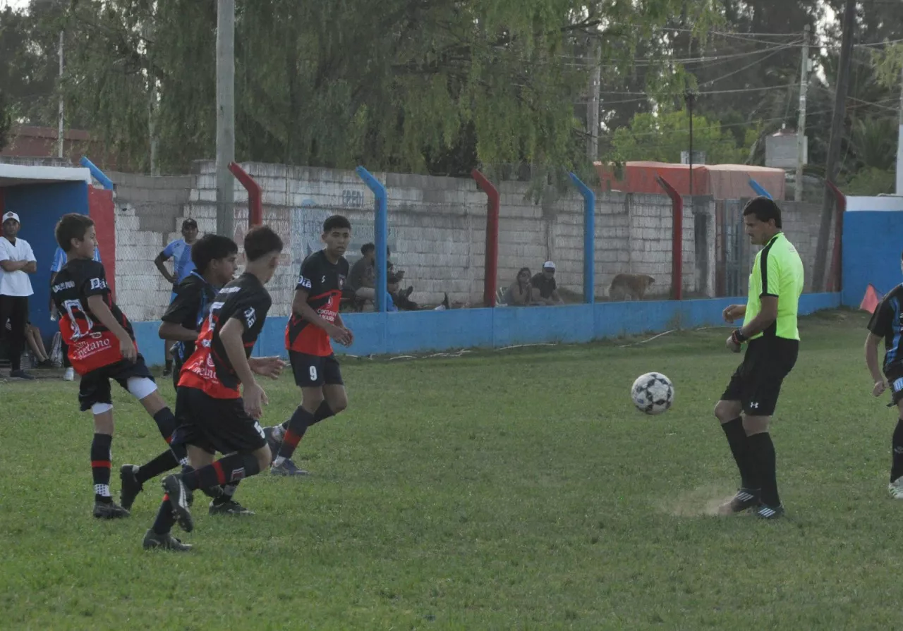 Centro Social vs Alberdi B vs San Cayetano (233)