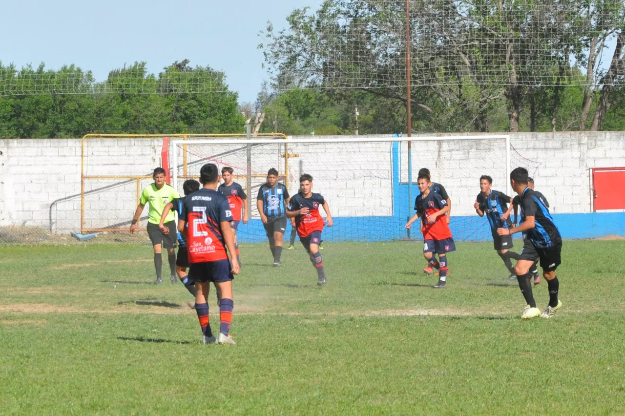 Centro Social vs Alberdi B vs San Cayetano (199)