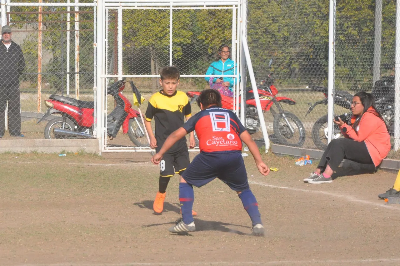 Centro Social Las Higueras Correos y Telecomunicaciones Deportivo Municipal Adela María (120)