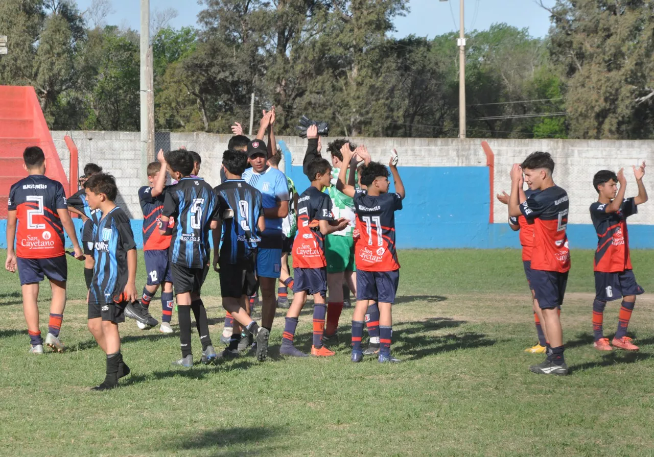 Centro Social vs Alberdi B vs San Cayetano (237)