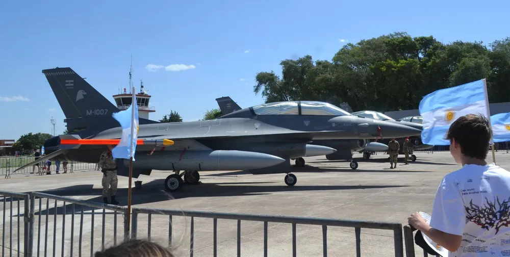 MUESTRA F 16 (13)