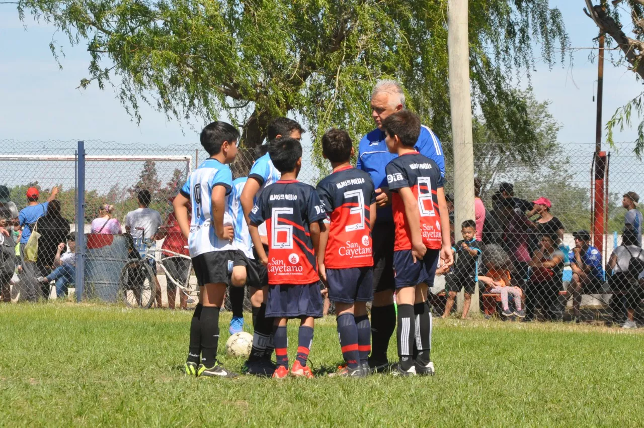 Centro Social vs Alberdi B vs San Cayetano (197)