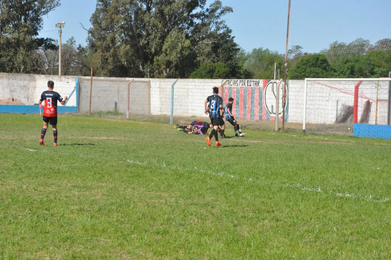 Centro Social vs Alberdi B vs San Cayetano (220)