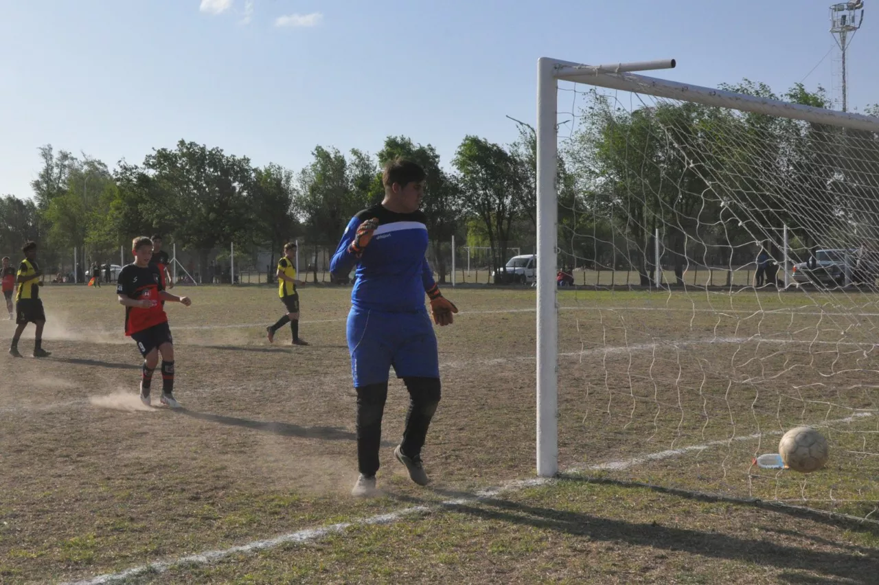 Centro Social Las Higueras Correos y Telecomunicaciones Deportivo Municipal Adela María (105)
