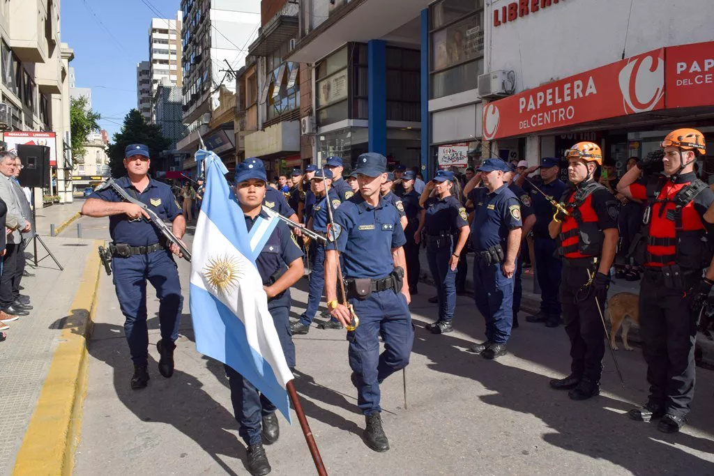 POLICIA (2)