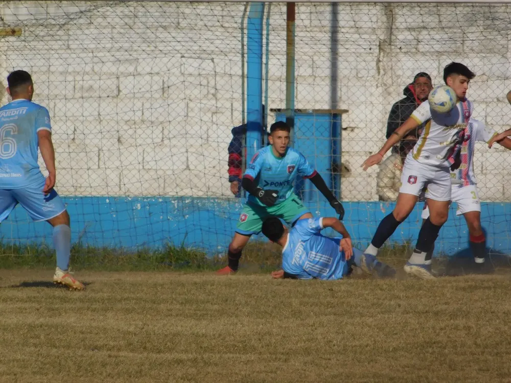 Centro Social vs Deportivo Municipal Adelia María  (18)