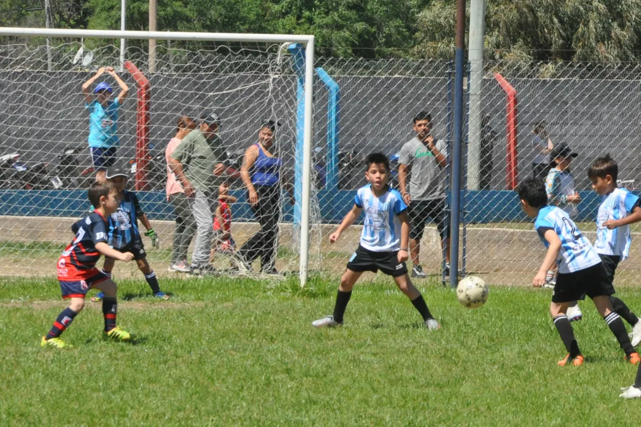 Centro Social vs Alberdi B vs San Cayetano (163)