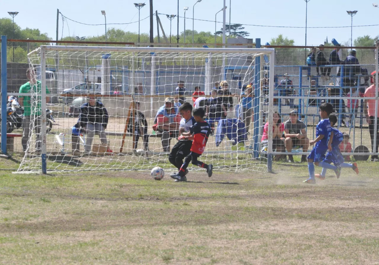 Centro Social vs Defensores de Alberdi vs Juventud Unida Río Cuarto (121)