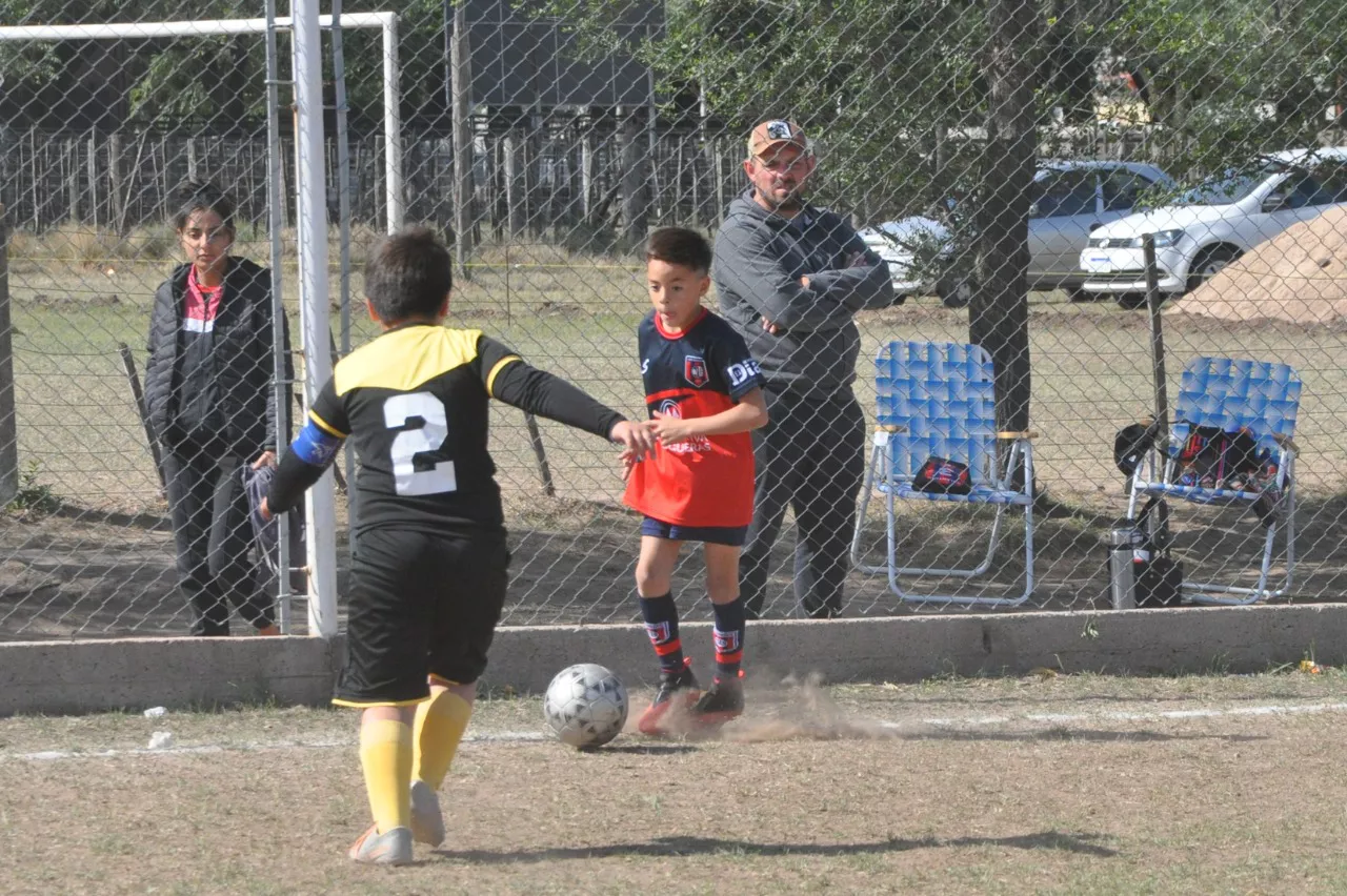 Centro Social Las Higueras Correos y Telecomunicaciones Deportivo Municipal Adela María (70)
