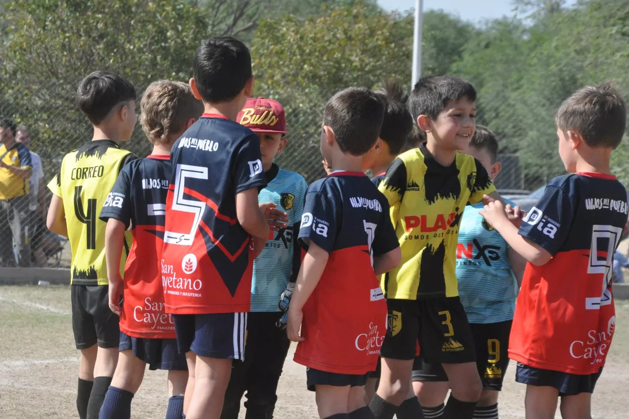 Centro Social Las Higueras Correos y Telecomunicaciones Deportivo Municipal Adela María (43)