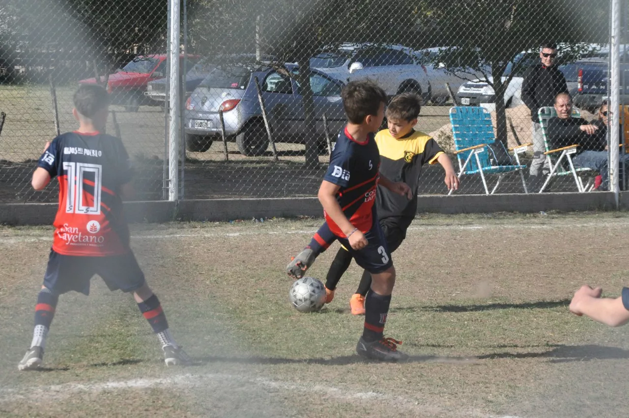 Centro Social Las Higueras Correos y Telecomunicaciones Deportivo Municipal Adela María (115)