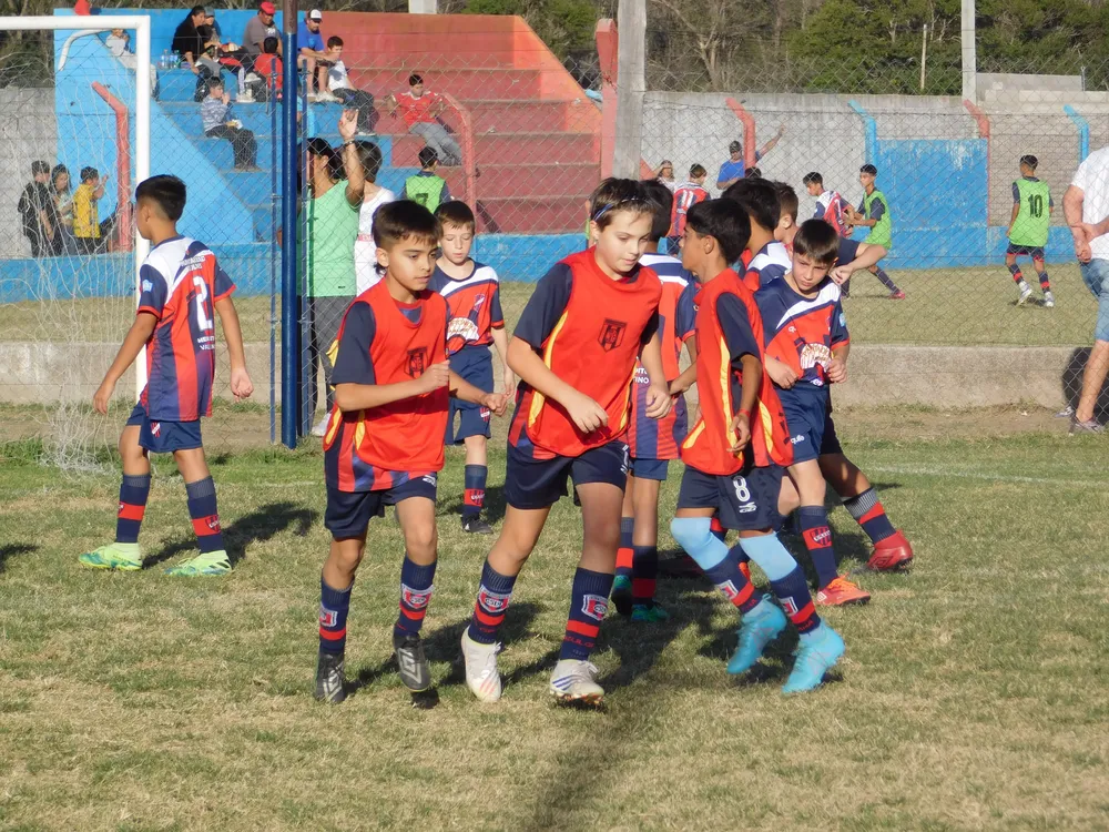 Infantiles Juveniles Centro Social San Lorenzo Bulnes Ateneo Vecinos Argentinso Jrs (95)