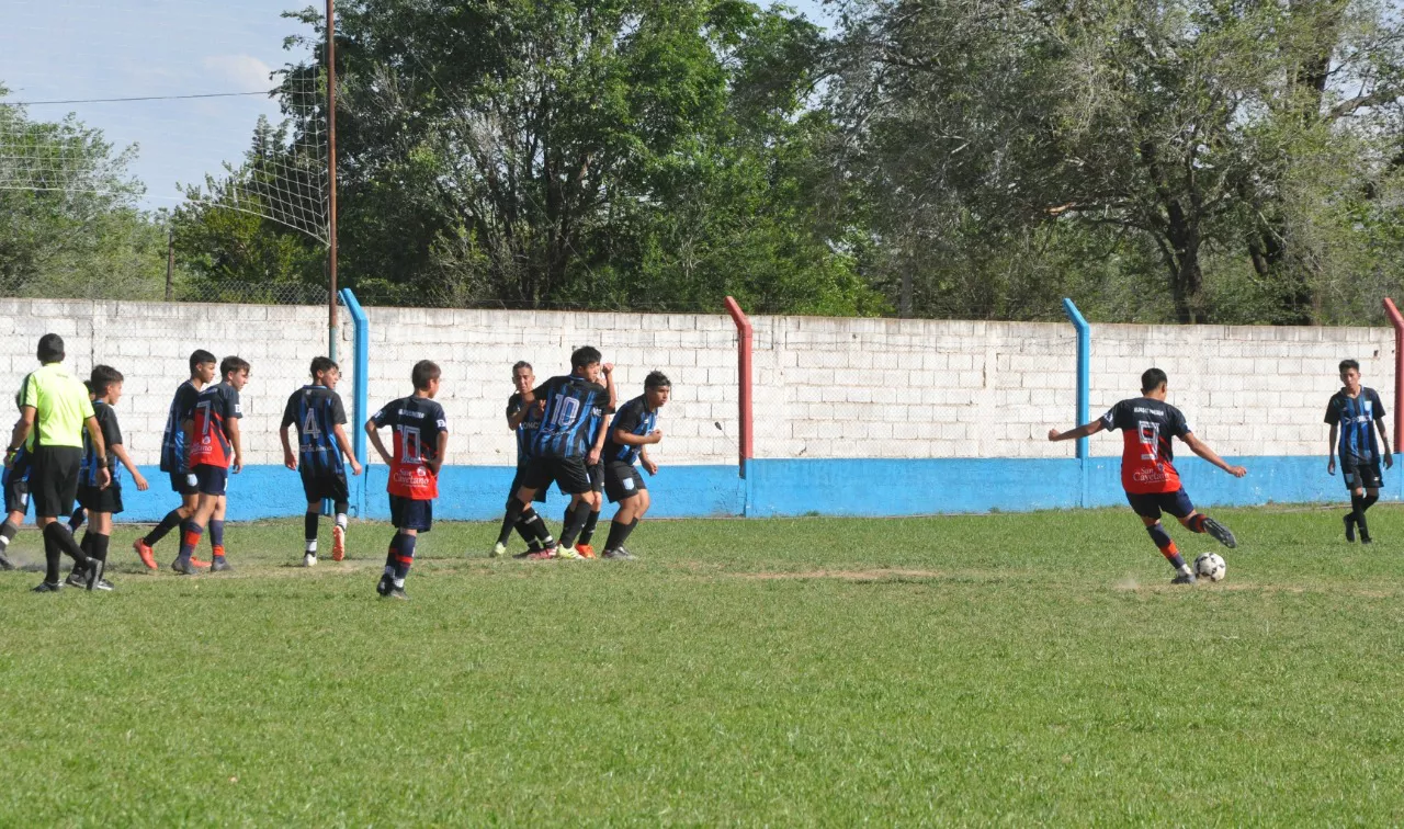 Centro Social vs Alberdi B vs San Cayetano (228)