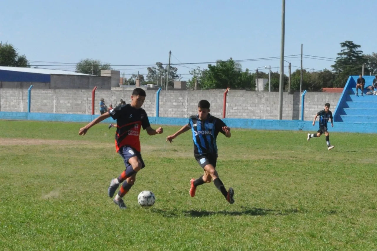 Centro Social vs Alberdi B vs San Cayetano (221)
