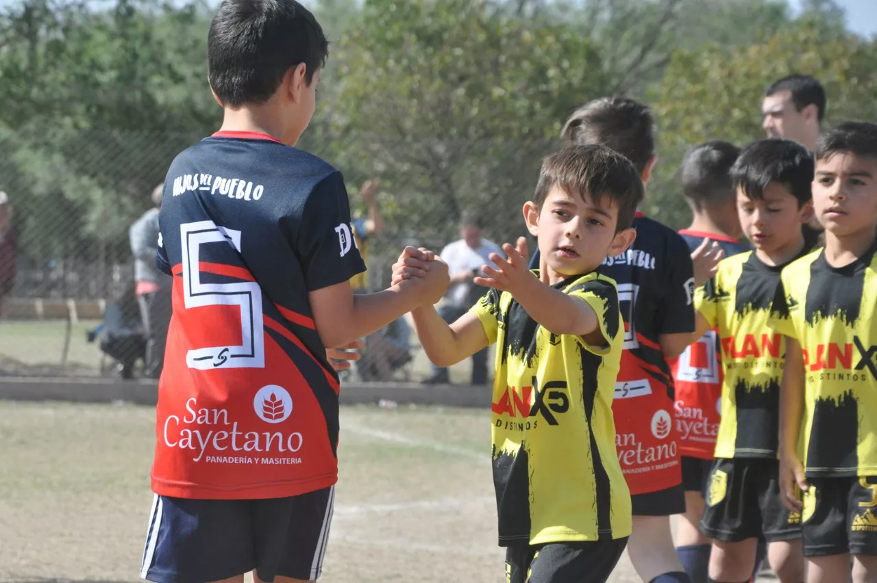 Centro Social Las Higueras Correos y Telecomunicaciones Deportivo Municipal Adela María (40)