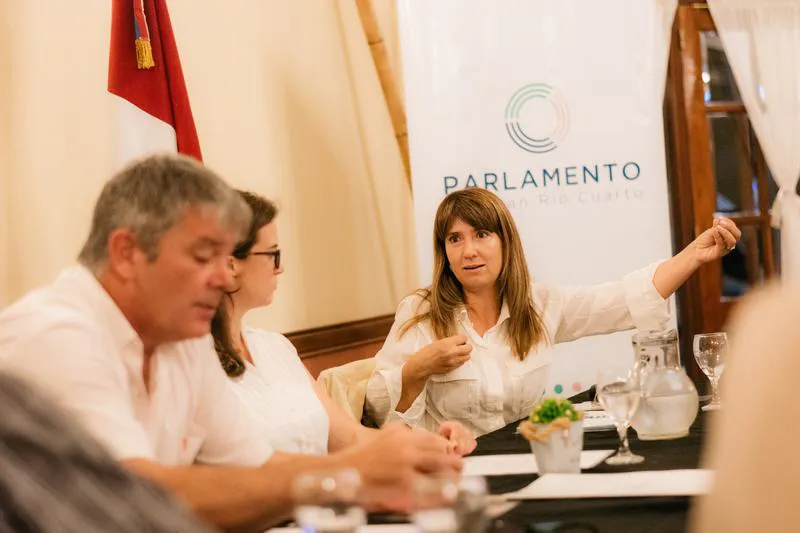 PARLAMENTO HOLMBERG (4)