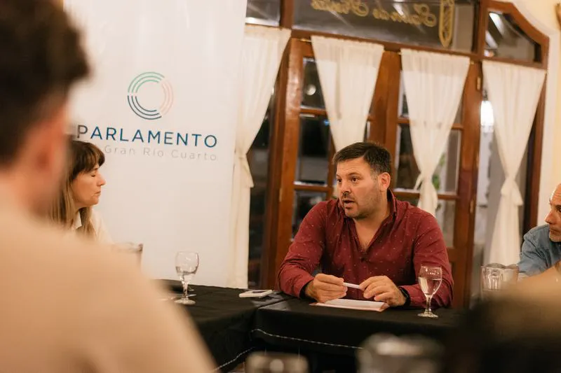 PARLAMENTO HOLMBERG (3)