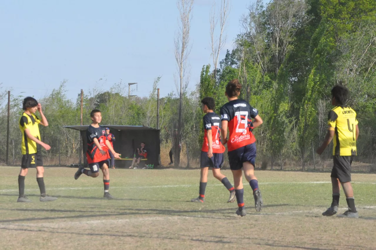 Centro Social Las Higueras Correos y Telecomunicaciones Deportivo Municipal Adela María (130)