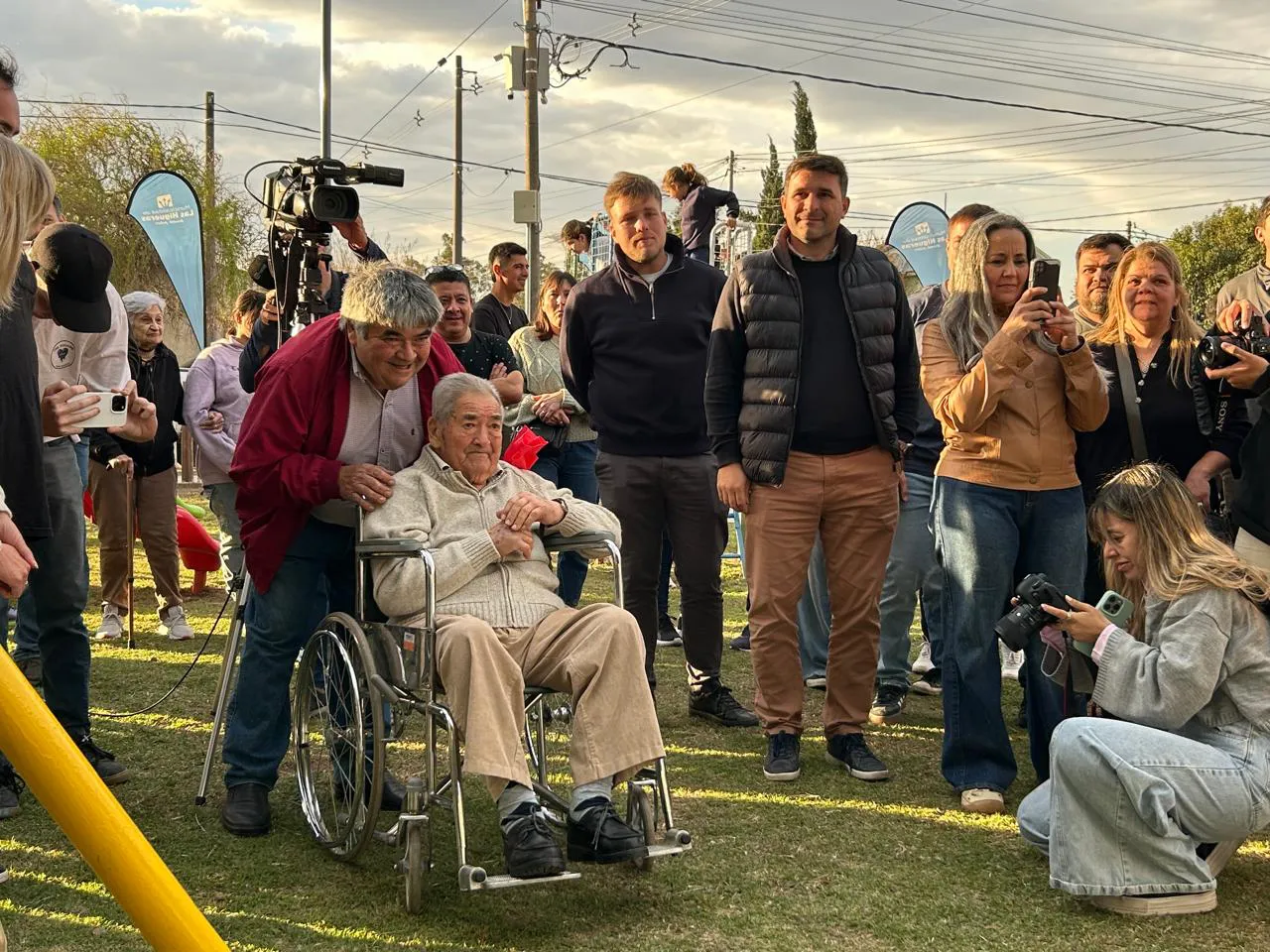 INAUGURACIÓN PLAZA ABUELOS MAÑEZ (11)
