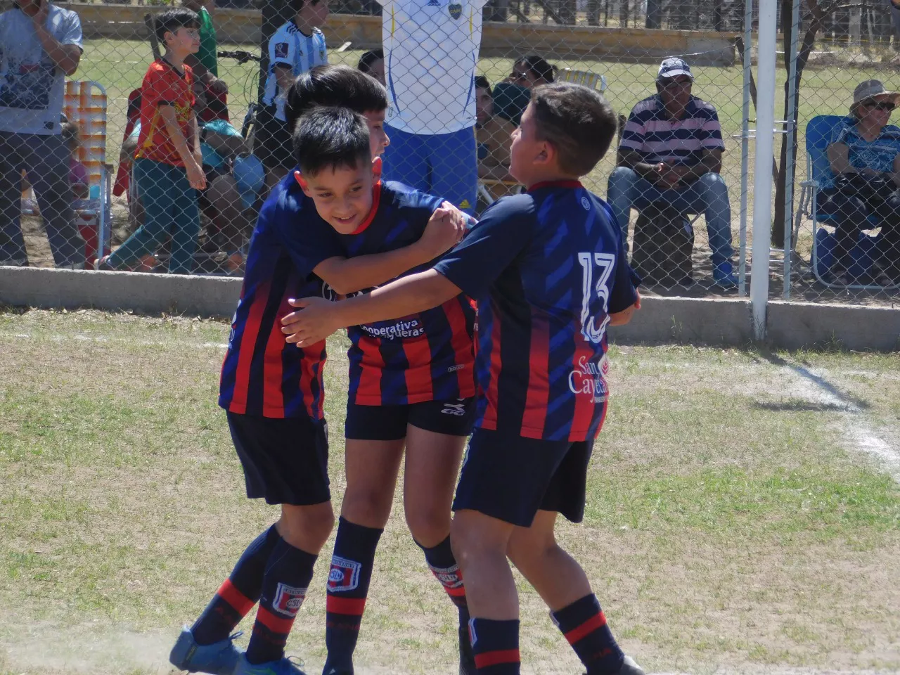 Centro Social vs Alberdi B vs San Cayetano (82)