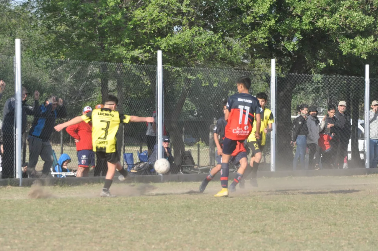 Centro Social Las Higueras Correos y Telecomunicaciones Deportivo Municipal Adela María (132)