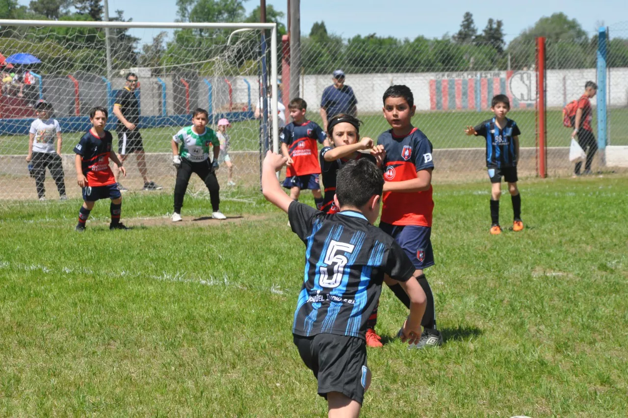 Centro Social vs Alberdi B vs San Cayetano (144)