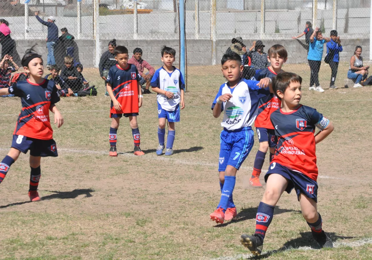 Centro Social vs Defensores de Alberdi vs Juventud Unida Río Cuarto (150)