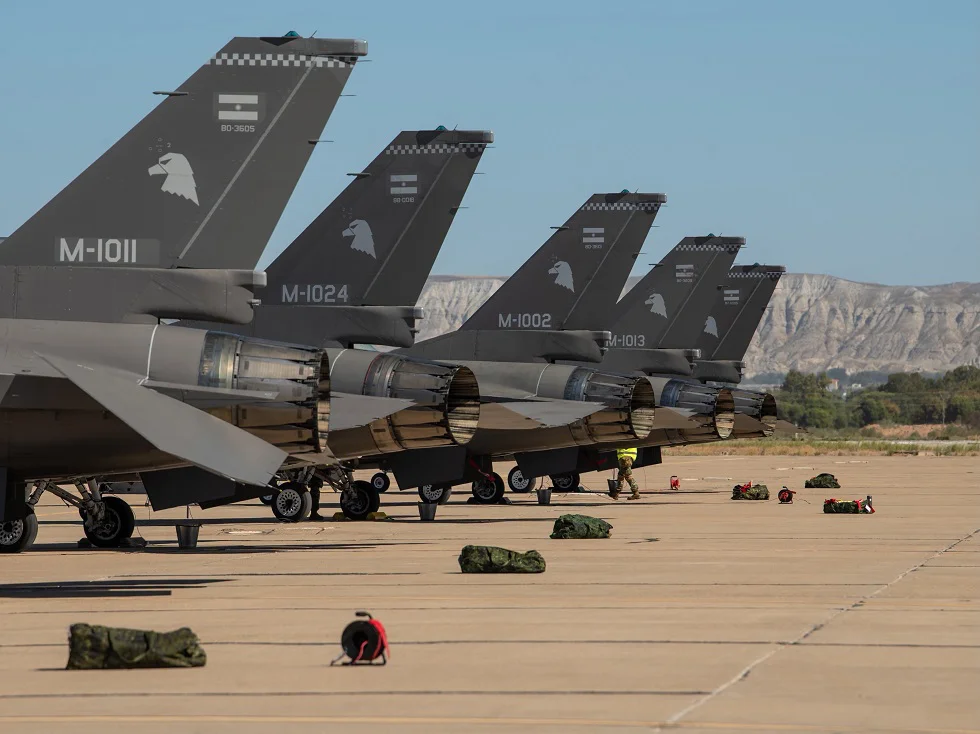 F16 (2)