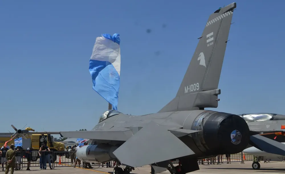 MUESTRA F 16 (14)