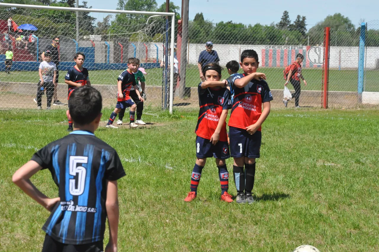 Centro Social vs Alberdi B vs San Cayetano (143)