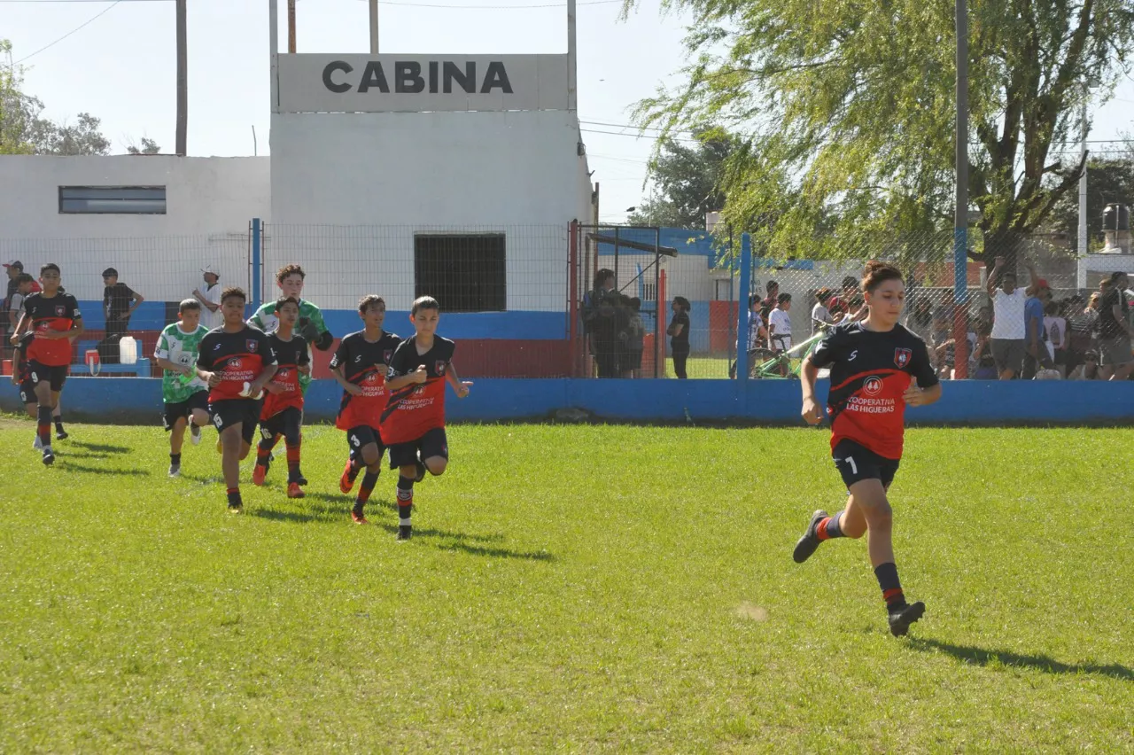 Centro Social vs Alberdi B vs San Cayetano (210)