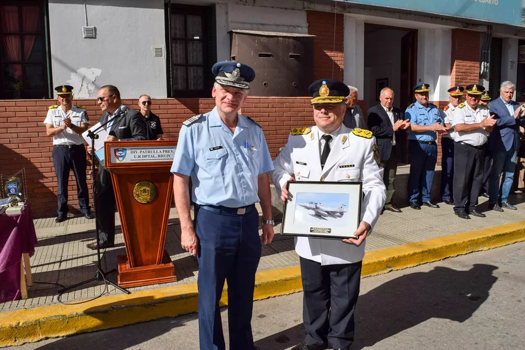 POLICIA (4)